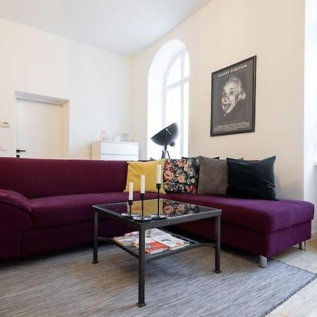 Charming & Authentic Vienna Flat - Central Located Apartment ภายนอก รูปภาพ
