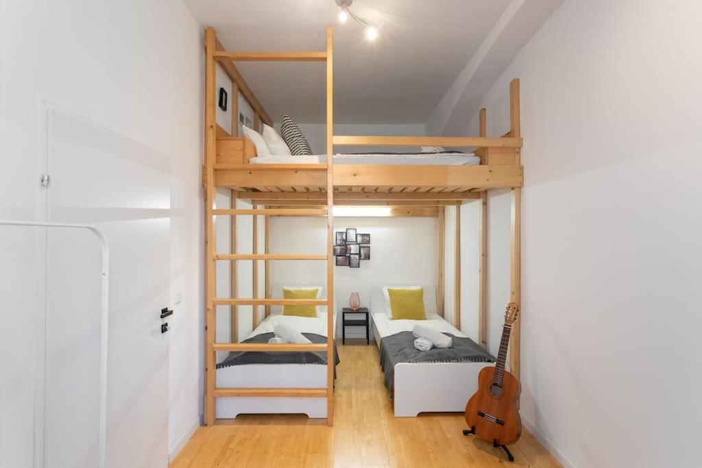Charming & Authentic Vienna Flat - Central Located Apartment ภายนอก รูปภาพ