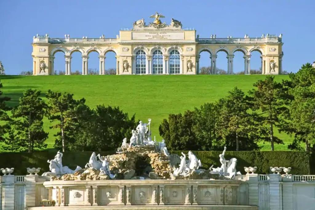 Charming & Authentic Vienna Flat - Central Located Apartment ภายนอก รูปภาพ