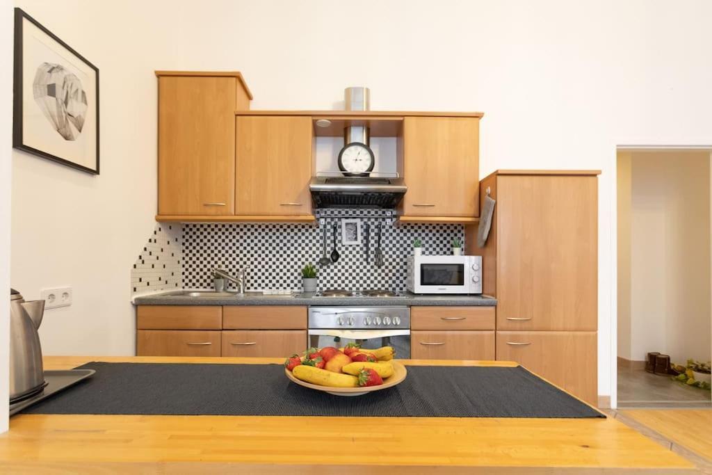 Charming & Authentic Vienna Flat - Central Located Apartment ภายนอก รูปภาพ