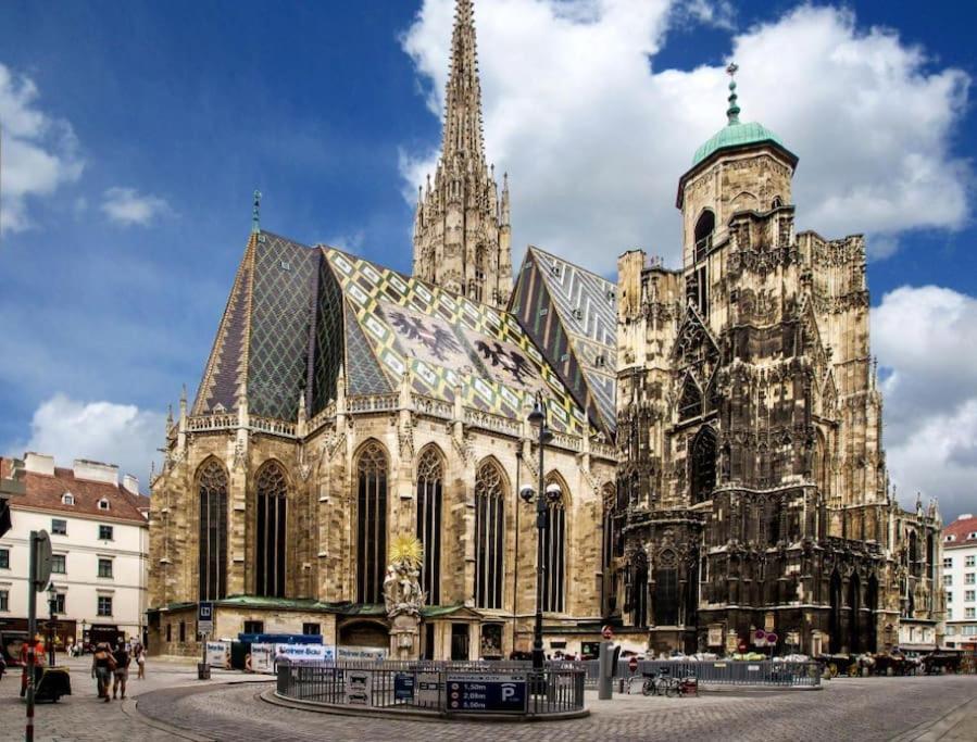 Charming & Authentic Vienna Flat - Central Located Apartment ภายนอก รูปภาพ