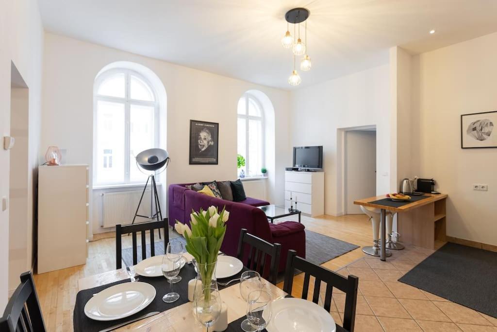 Charming & Authentic Vienna Flat - Central Located Apartment ภายนอก รูปภาพ