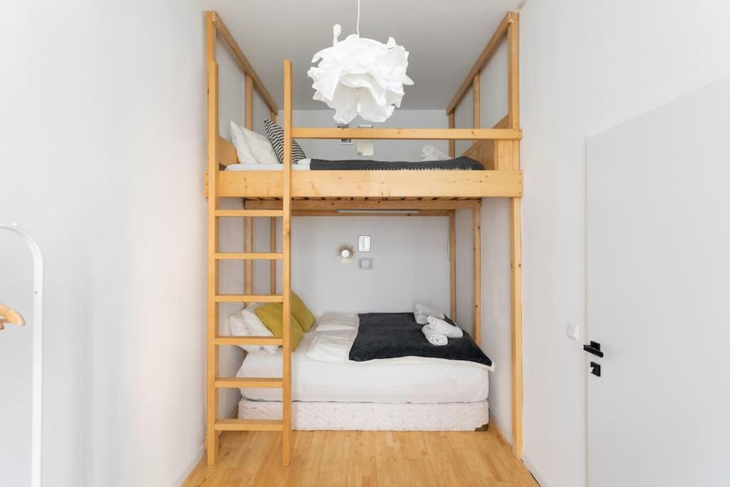Charming & Authentic Vienna Flat - Central Located Apartment ภายนอก รูปภาพ