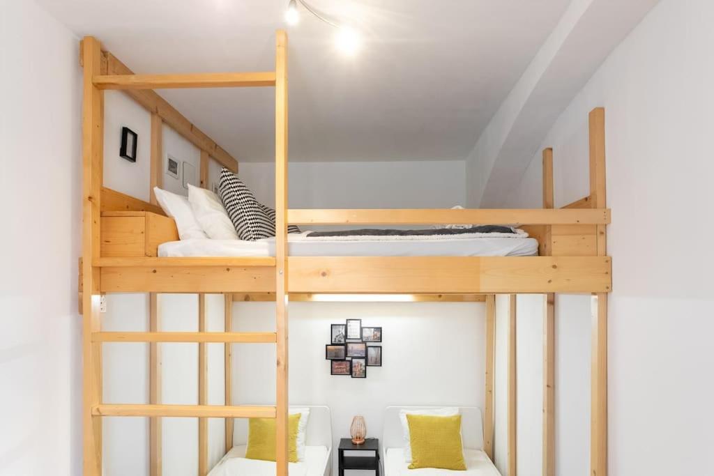 Charming & Authentic Vienna Flat - Central Located Apartment ภายนอก รูปภาพ