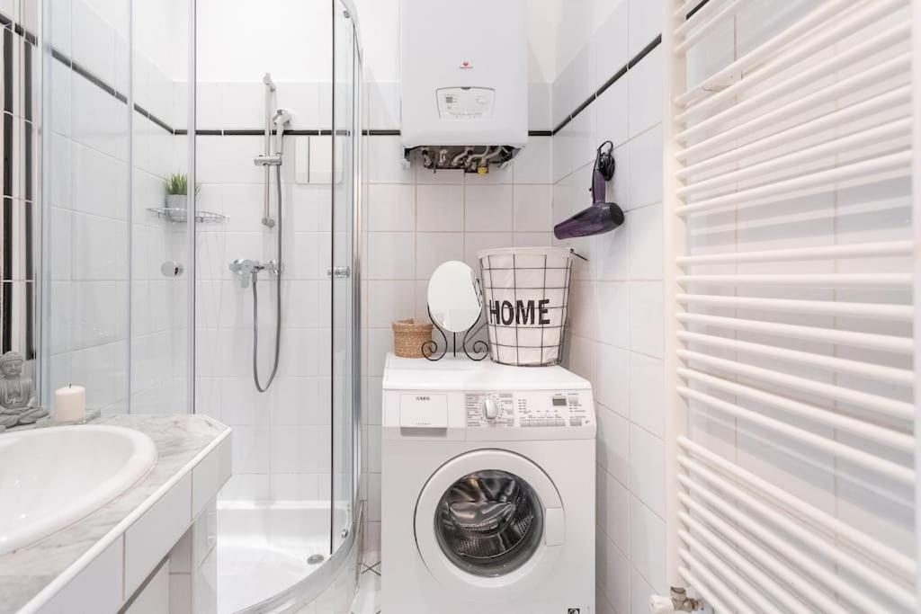 Charming & Authentic Vienna Flat - Central Located Apartment ภายนอก รูปภาพ